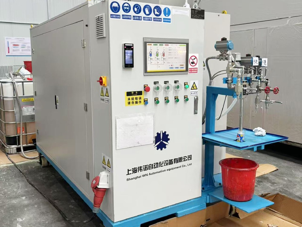 三組份手糊混膠機在客戶現(xiàn)場安裝完成